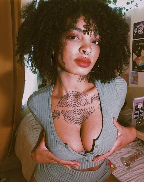 Molive free pornstar picture