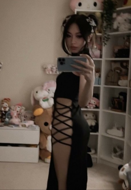 basedlilv naked model picture