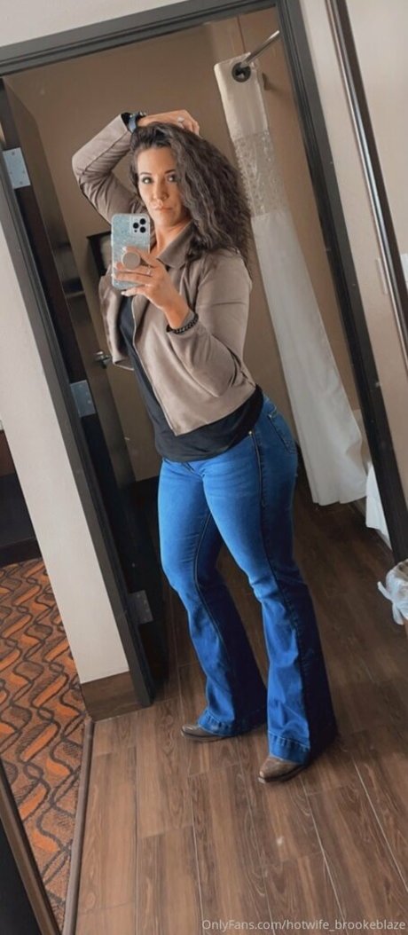 mature slut onlyfans pornographic photos