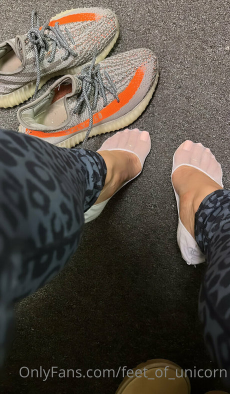 feet of unicorn model xxx pic