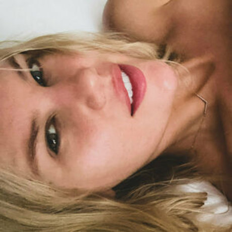 alice n wooderland pretty actress images