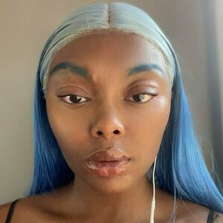 freeebonee model pornographic image