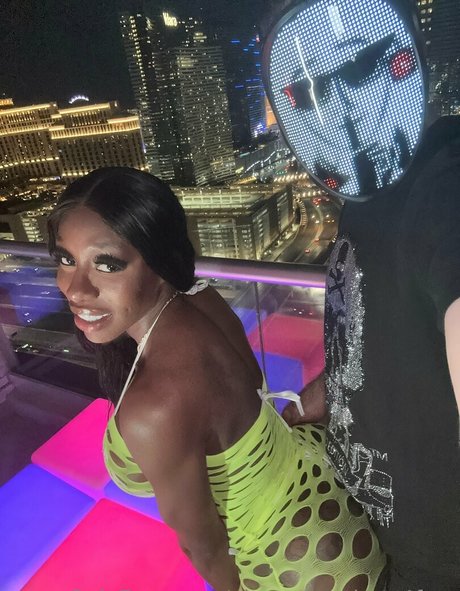 ebonymystique4free hot star pic