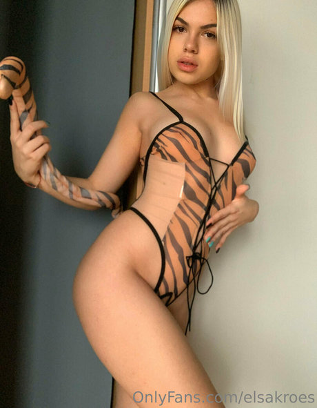 elsakroes sex model photo