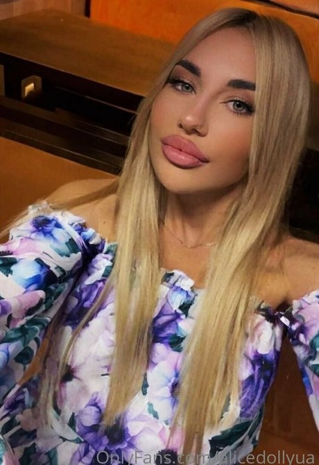 alicedollyua naked model pic