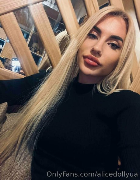 alicedollyua model erotic picture