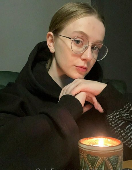 lustful modest model high quality picture