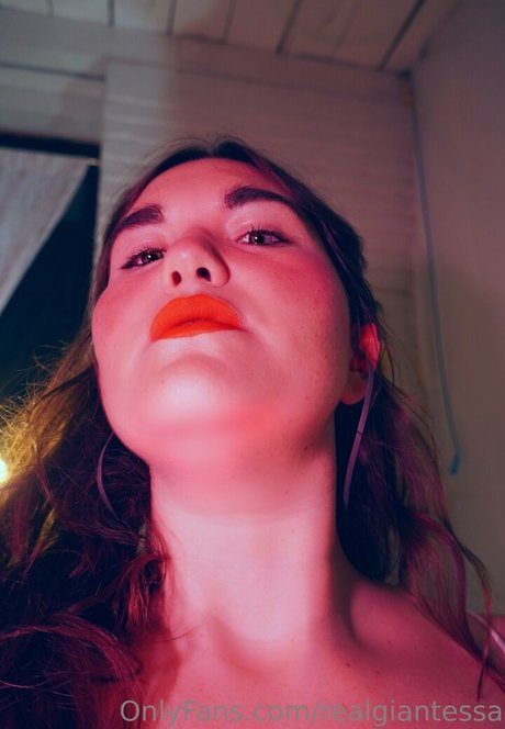 realgiantessa perfect star picture