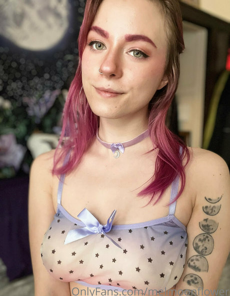 melmoonflower naked actress img