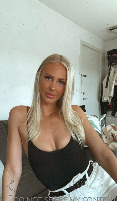 lesbian anal strapon onlyfans sexy pic