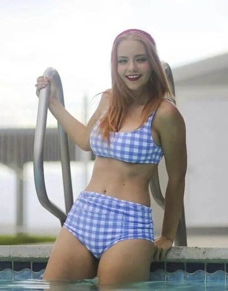 HalcyBella beautiful model image