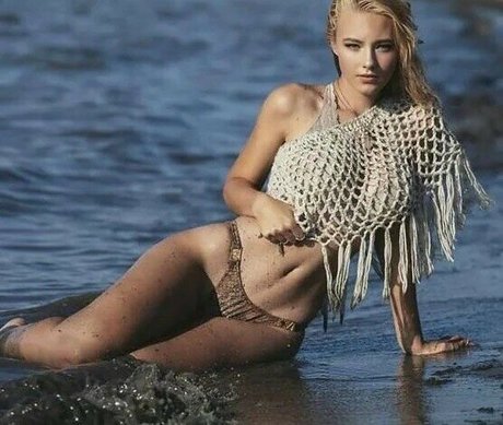 HalcyBella hot actress galleries