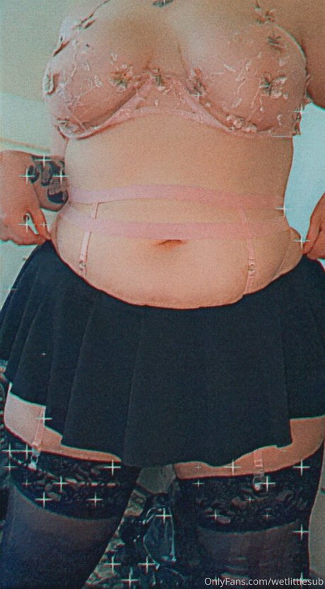 wetlittlesub sexy model pic