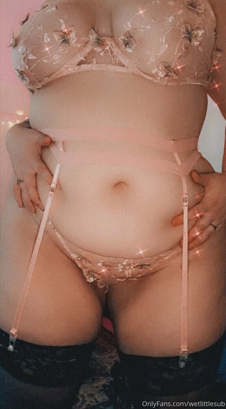 wetlittlesub model hot pics