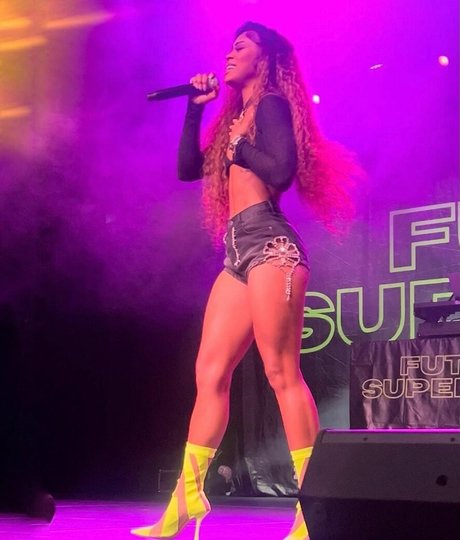 Jilly Anais model nude photo