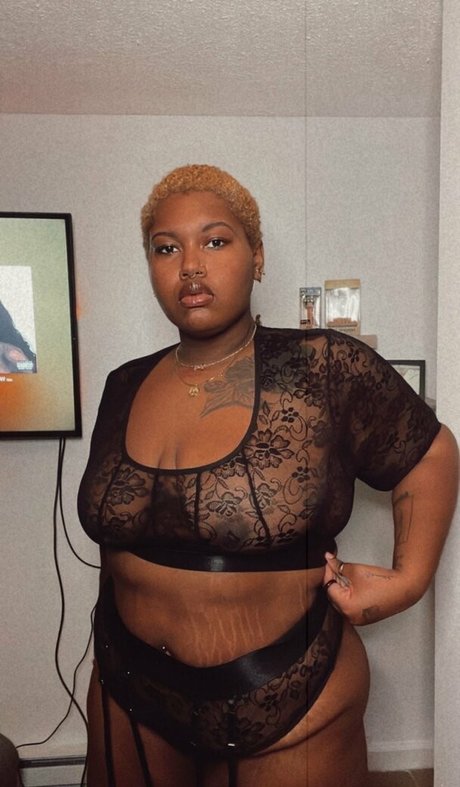 elitebbwplus star naked photo