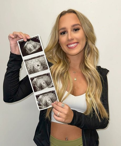 Adora Nicole naked model pic