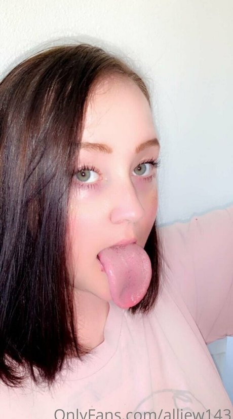 toxicallietongue nudes model photos