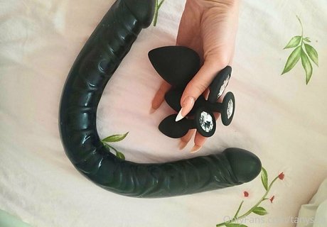 hottanuysha adult star pictures