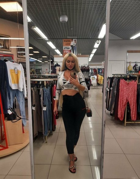 hottanuysha top model picture