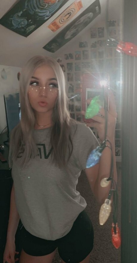 babysaraxoxo nude model photo