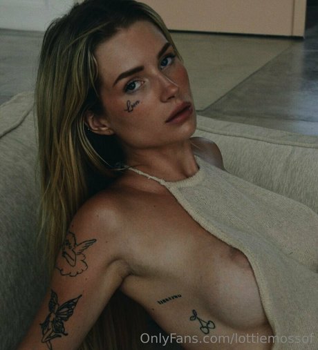 lottiemossof xxx actress photo