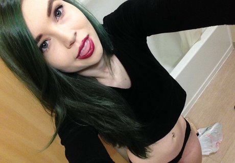 Suppyguppy naked actress photos