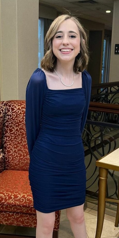 Atwentysomethingloser model porn pic