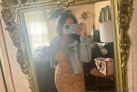 brunetteheadbaddie model top photos