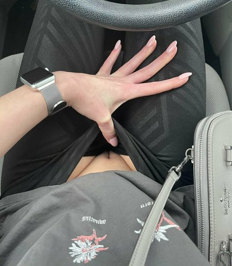 brunetteheadbaddie art model pictures