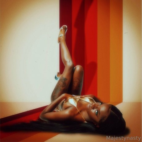 urmajesty1728 sex model picture