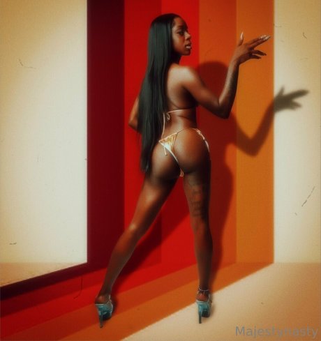 urmajesty1728 model hot photo