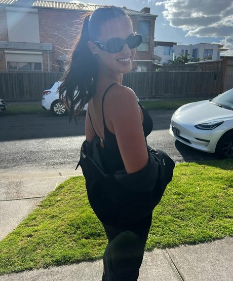 Taya Brooks hot pornstar image