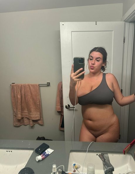 maddielovezyou2333 pornstar nude pic