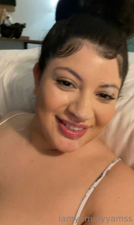 iamyummyyamss star naked img