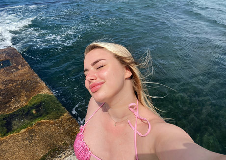 blondyaria top pornstar image