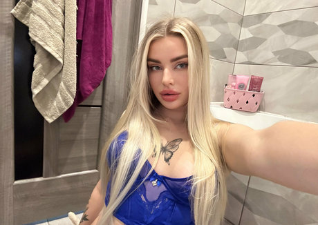 blondyaria model erotic pictures