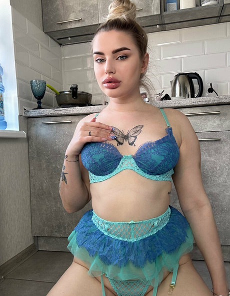 blondyaria erotic star photos