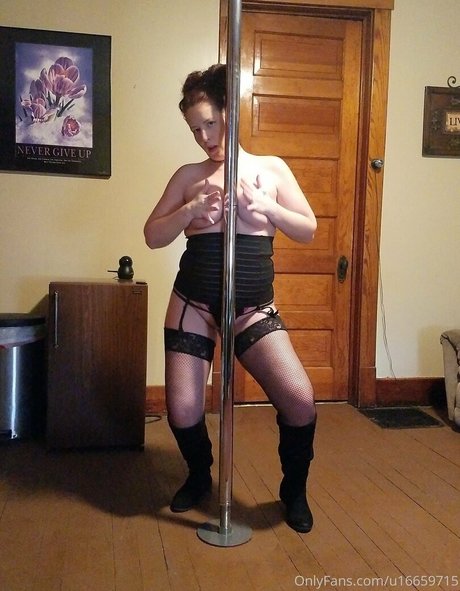 naughtyxnoelle model hot pictures