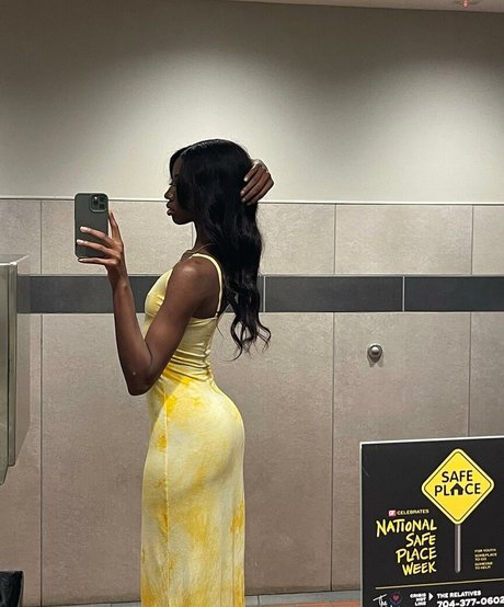 Luhmulaa nude model img