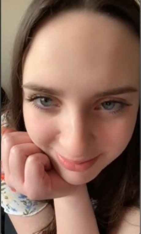 elodierenee adult model pic