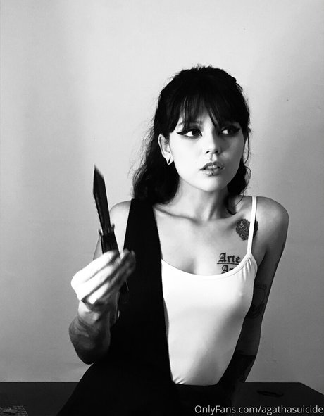 blvckchxrry model photos