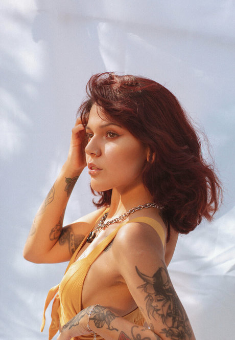 blvckchxrry high quality model img