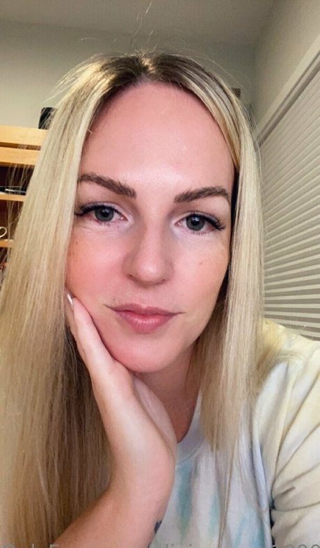 Olivia Anne 1990 model nudes image