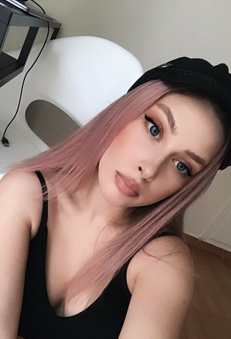 bluevelvetfreenudes nude model img