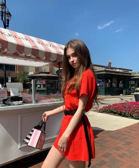 Elina Karimova exclusive actress pictures