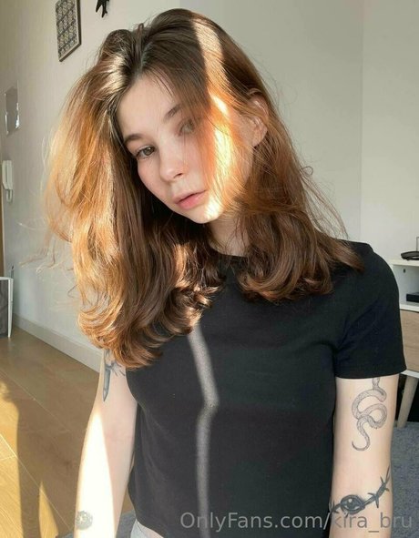 kira brunette1 high quality actress galleries