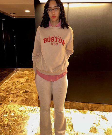 ewmxt nude actress gallery