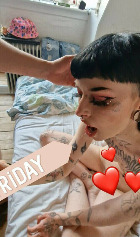 LittleDemonWitch free pornstar images