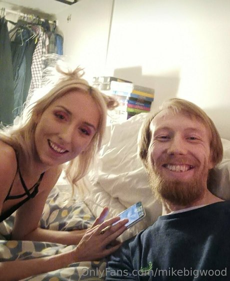 mikebigwood art model picture